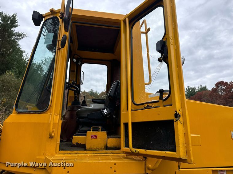 image for item EI4074 Case 621B wheel loader