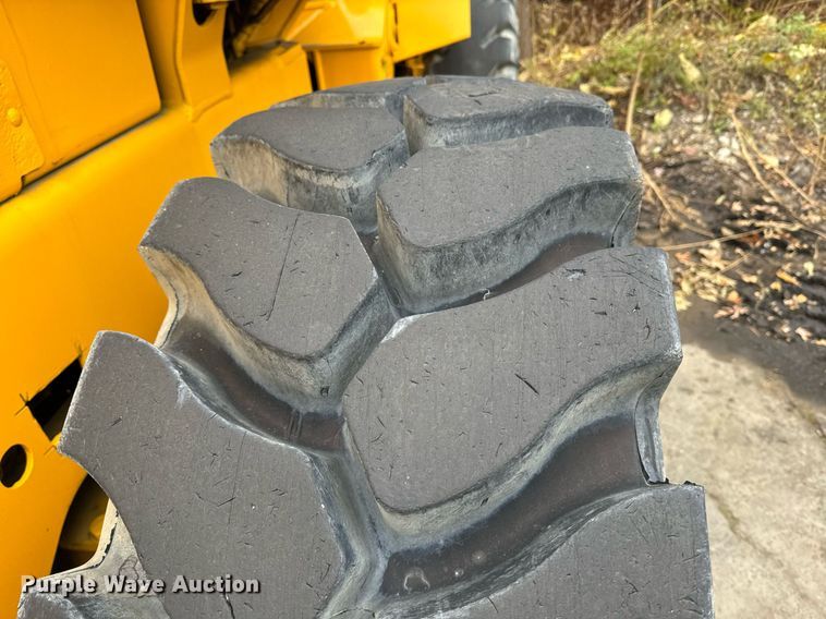 image for item EI4074 Case 621B wheel loader
