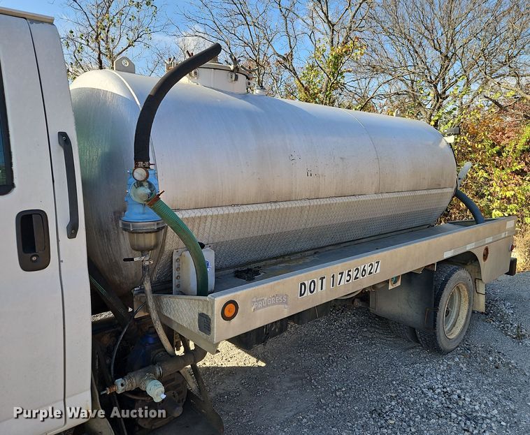 image for item EI8508 2007 Chevrolet  CC5C042 vacuum truck