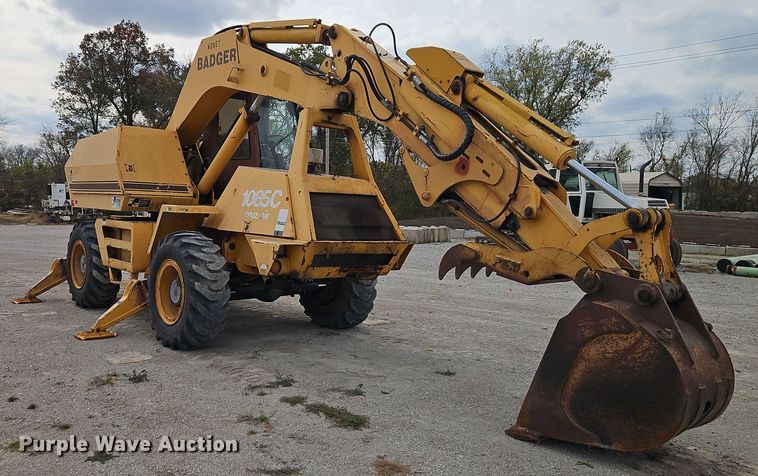 image for item EI8509 1999 Badger 1085C wheeled excavator