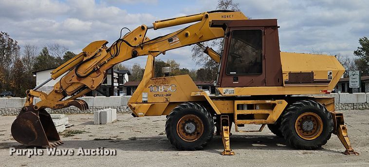 image for item EI8509 1999 Badger 1085C wheeled excavator