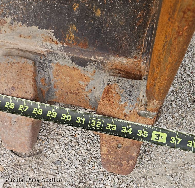 image for item EI8509 1999 Badger 1085C wheeled excavator