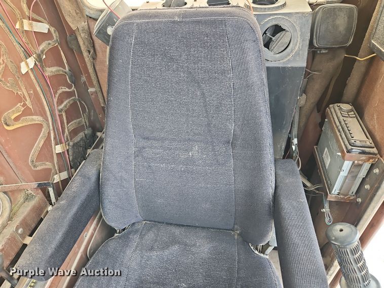 image for item EI8509 1999 Badger 1085C wheeled excavator