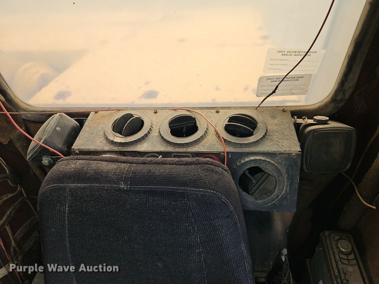 image for item EI8509 1999 Badger 1085C wheeled excavator