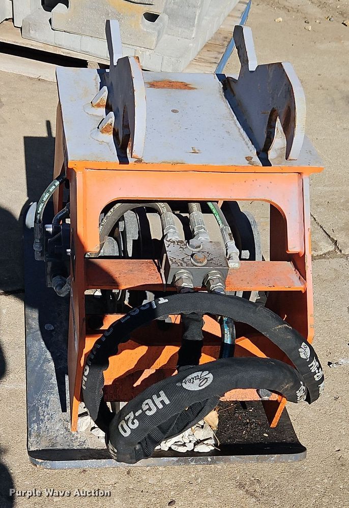 image for item EI8528 TMG TMG-ECP21 excavator plate compactor