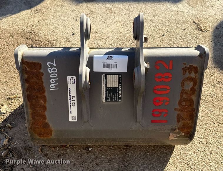 image for item EJ3128 Volvo 11839788 excavator bucket