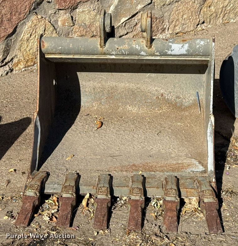 image for item EJ3131 Geith ECR38 excavator bucket