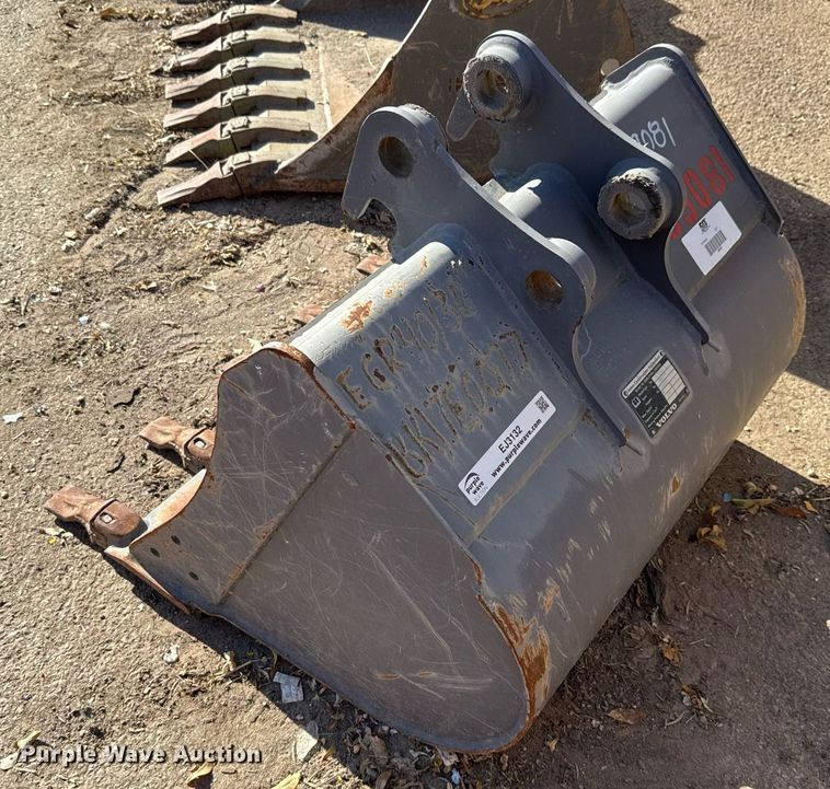 image for item EJ3132 Volvo 1839676 excavator bucket