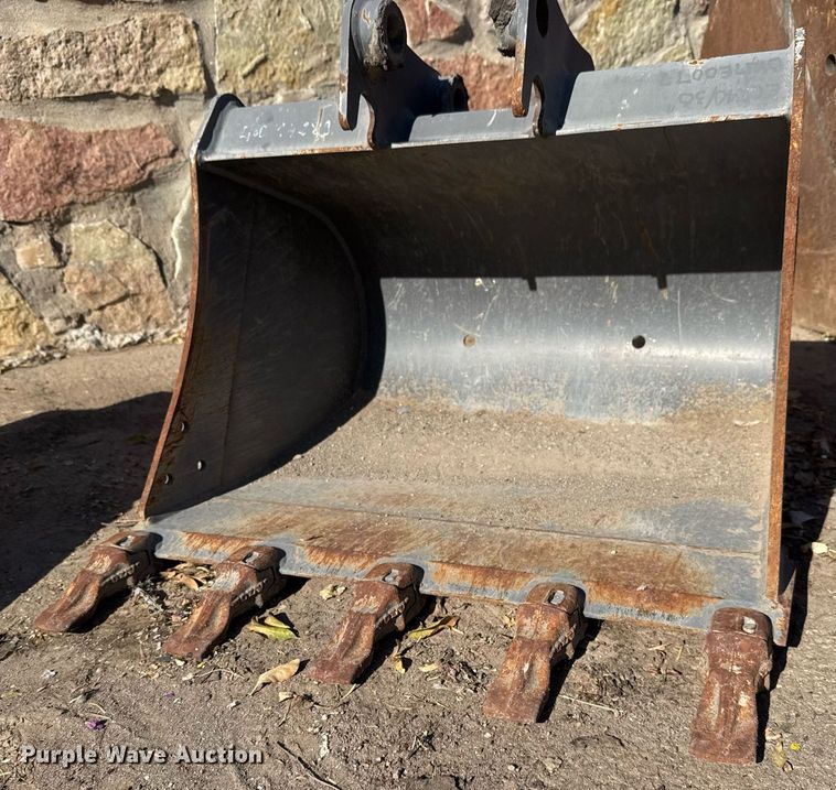 image for item EJ3132 Volvo 1839676 excavator bucket