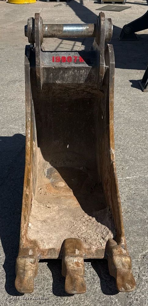 image for item EJ3136 Volvo EC210 excavator bucket