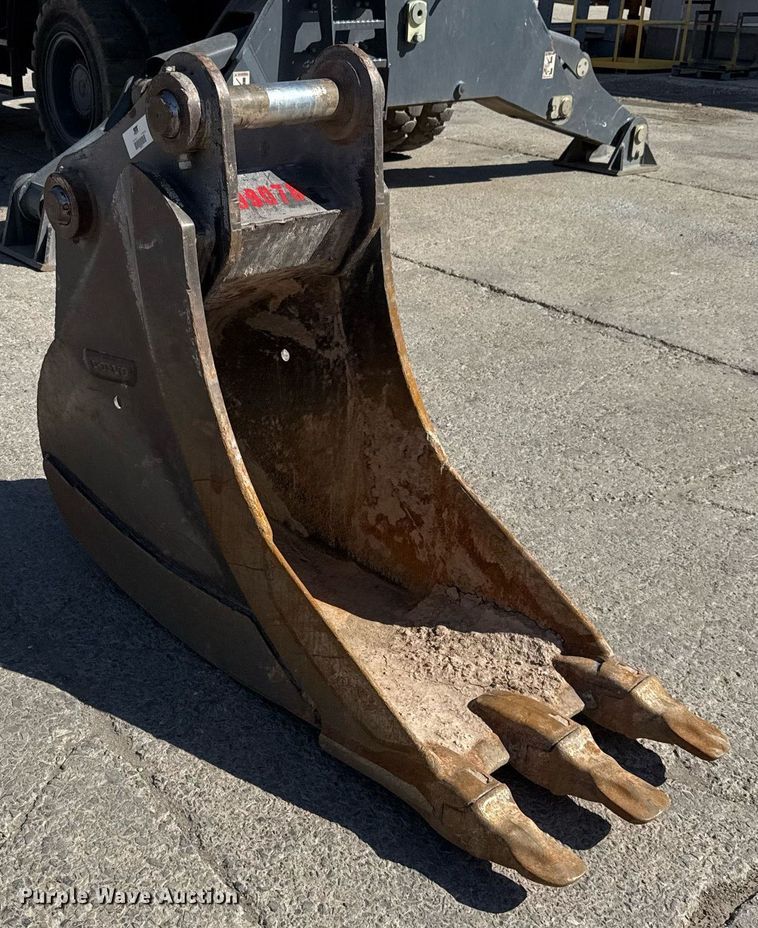 image for item EJ3136 Volvo EC210 excavator bucket