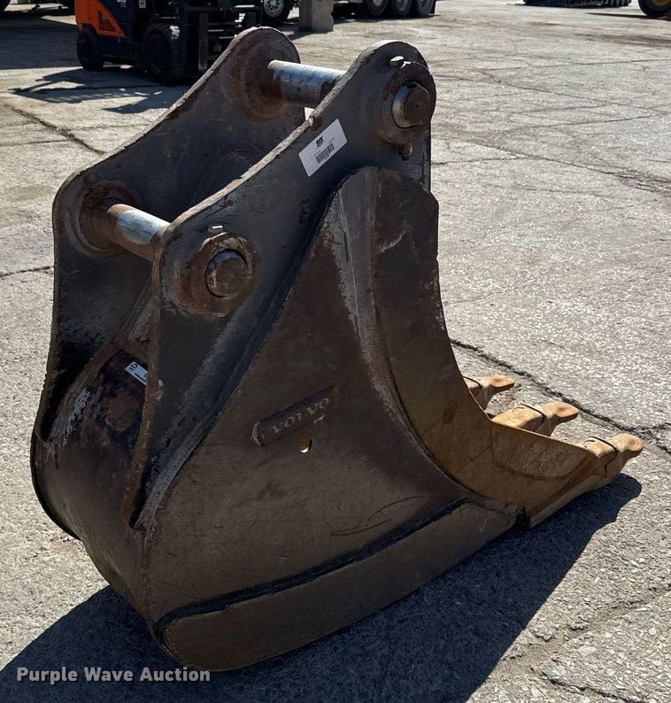 image for item EJ3136 Volvo EC210 excavator bucket