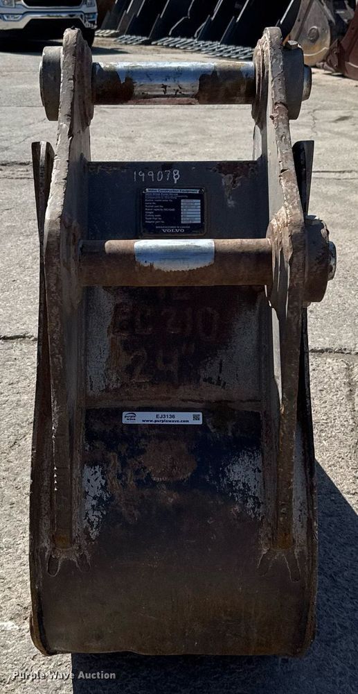 image for item EJ3136 Volvo EC210 excavator bucket