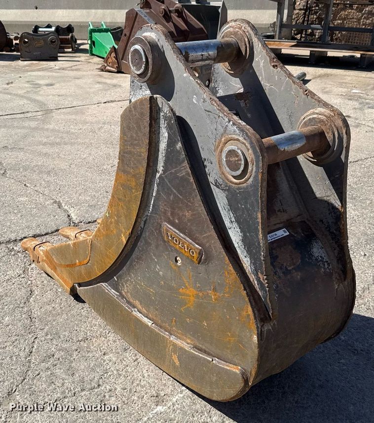 image for item EJ3136 Volvo EC210 excavator bucket
