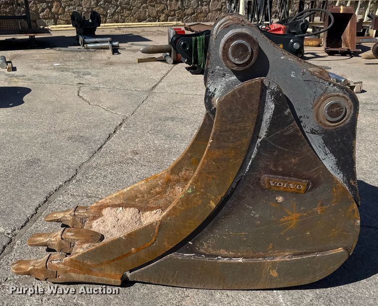 image for item EJ3136 Volvo EC210 excavator bucket