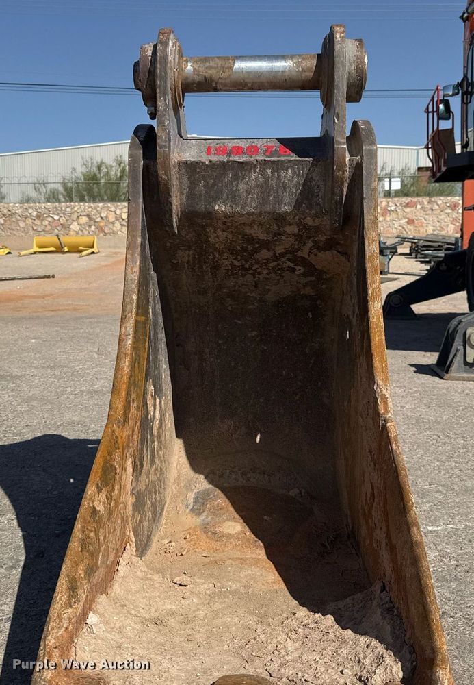 image for item EJ3136 Volvo EC210 excavator bucket