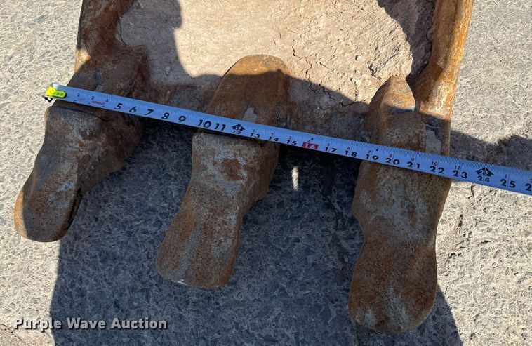 image for item EJ3136 Volvo EC210 excavator bucket