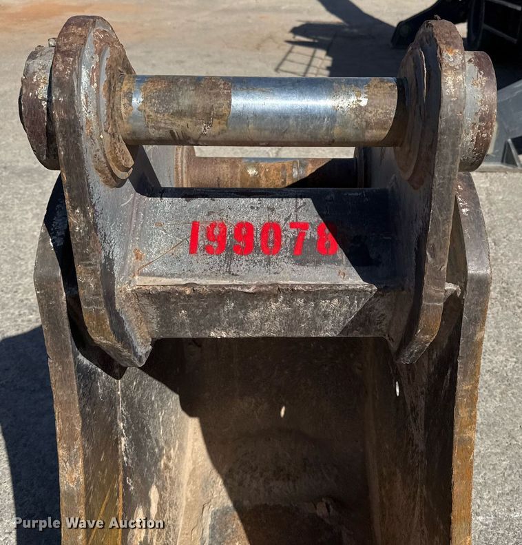 image for item EJ3136 Volvo EC210 excavator bucket