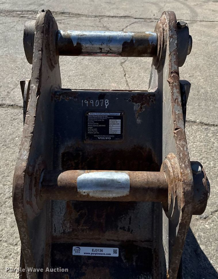 image for item EJ3136 Volvo EC210 excavator bucket