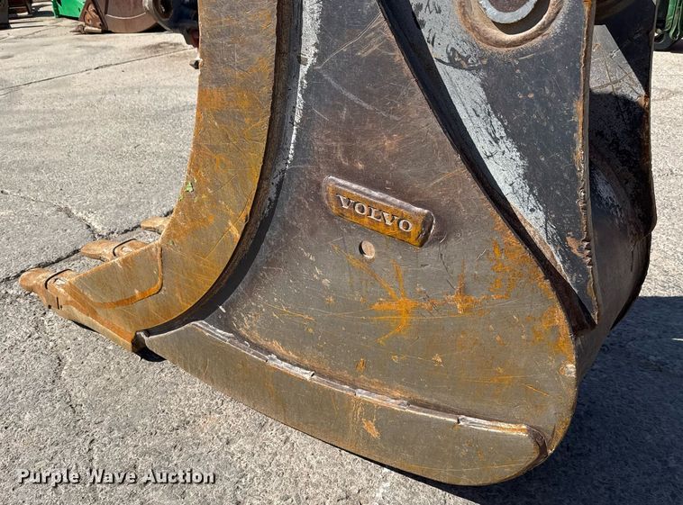 image for item EJ3136 Volvo EC210 excavator bucket
