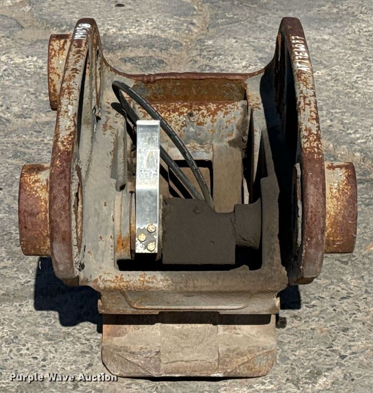 image for item EJ3141 EC250 excavator coupler