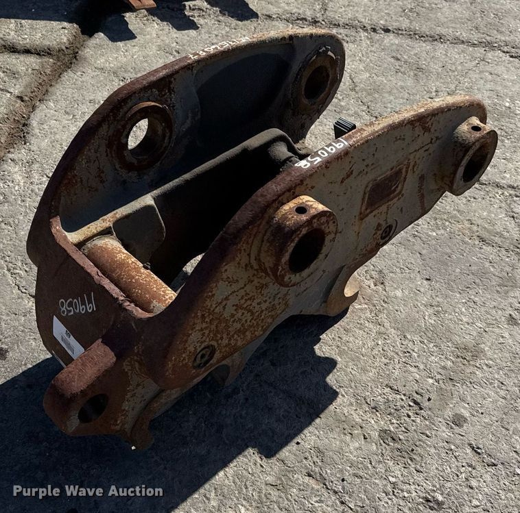 image for item EJ3141 EC250 excavator coupler