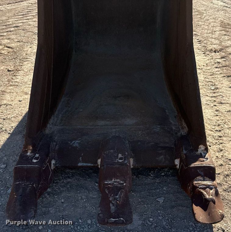 image for item EJ3147 Volvo EC240-250 excavator bucket