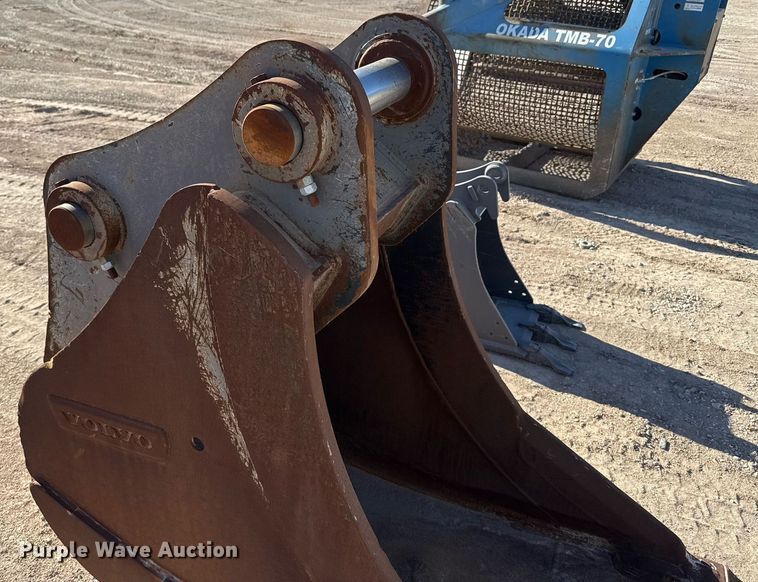 image for item EJ3147 Volvo EC240-250 excavator bucket