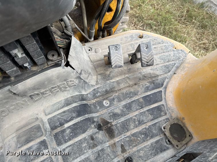 image for item EJ3174 2003 John Deere 110 backhoe