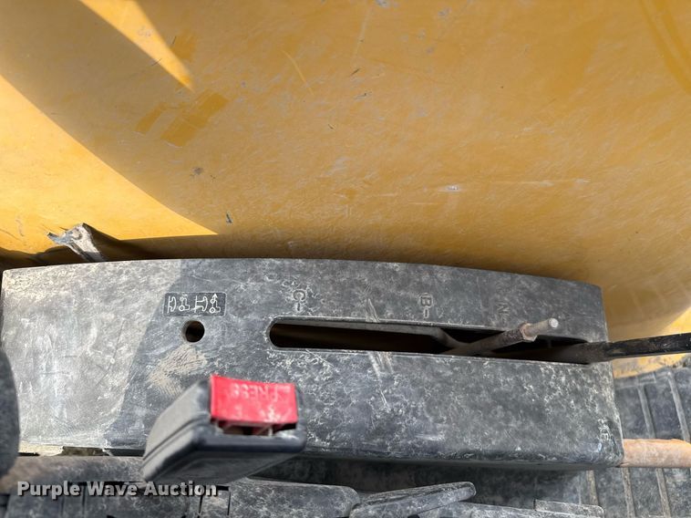 image for item EJ3174 2003 John Deere 110 backhoe