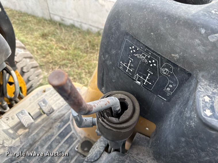 image for item EJ3174 2003 John Deere 110 backhoe