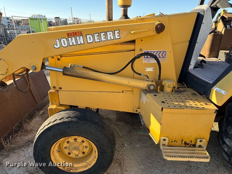 image for item EJ3192 1993 John Deere 310D backhoe