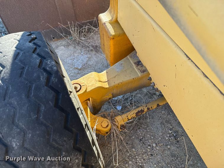 image for item EJ3192 1993 John Deere 310D backhoe