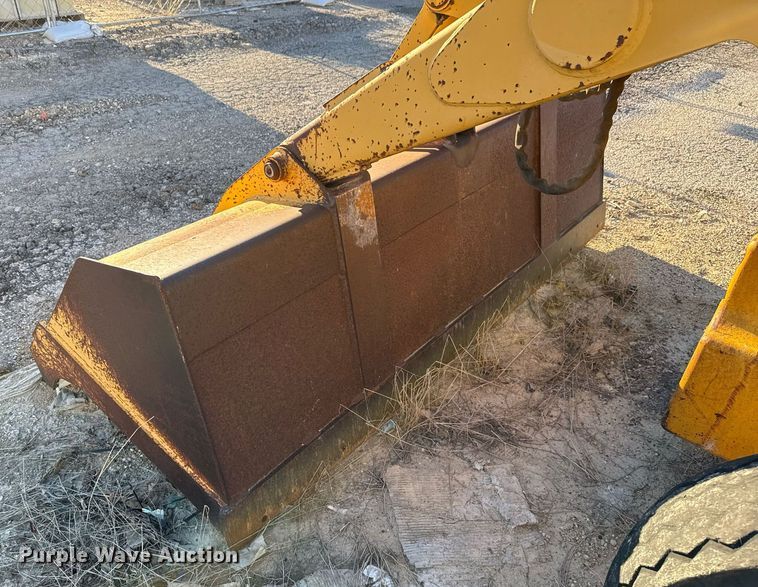 image for item EJ3192 1993 John Deere 310D backhoe