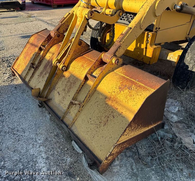 image for item EJ3192 1993 John Deere 310D backhoe