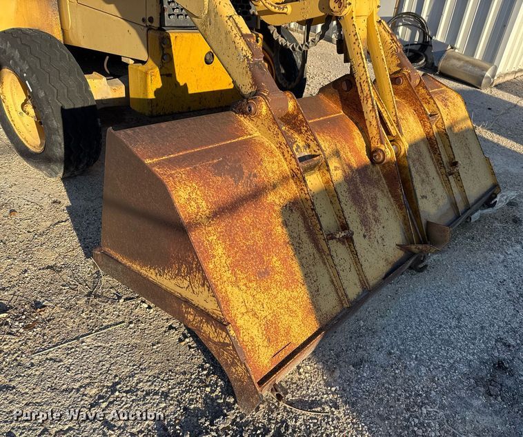 image for item EJ3192 1993 John Deere 310D backhoe