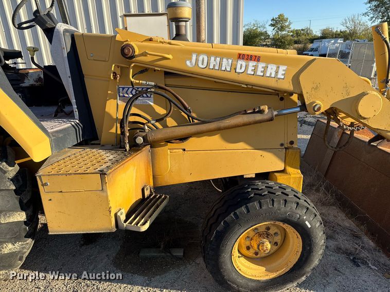 image for item EJ3192 1993 John Deere 310D backhoe