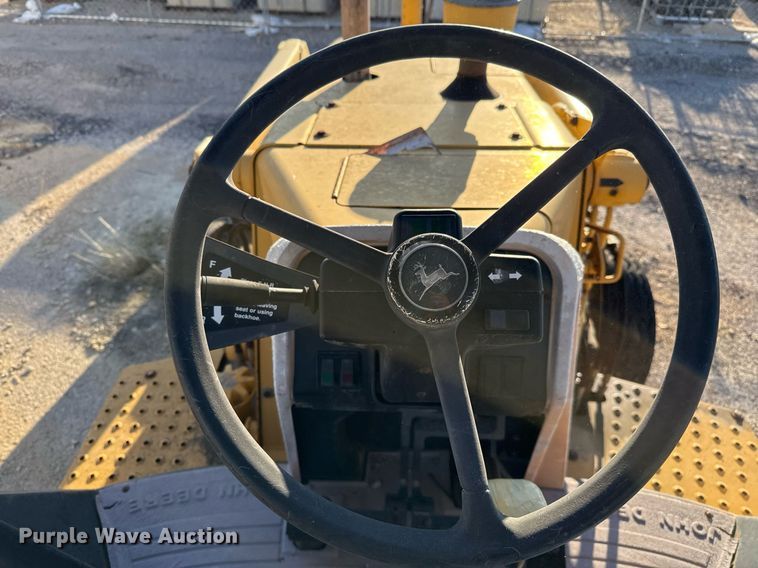 image for item EJ3192 1993 John Deere 310D backhoe