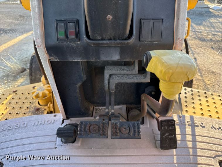 image for item EJ3192 1993 John Deere 310D backhoe