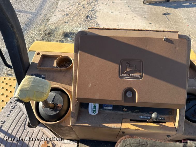 image for item EJ3192 1993 John Deere 310D backhoe