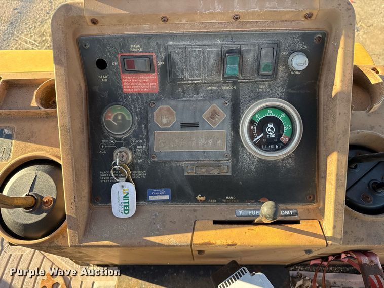 image for item EJ3192 1993 John Deere 310D backhoe