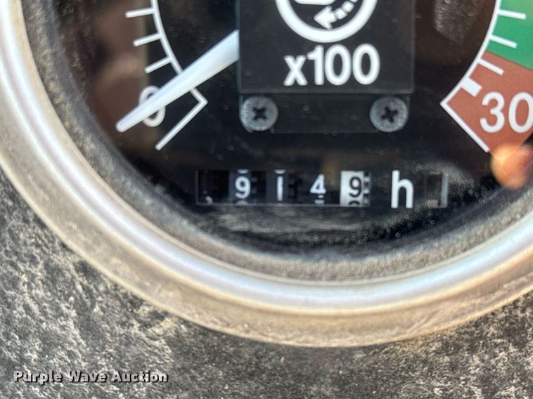 image for item EJ3192 1993 John Deere 310D backhoe