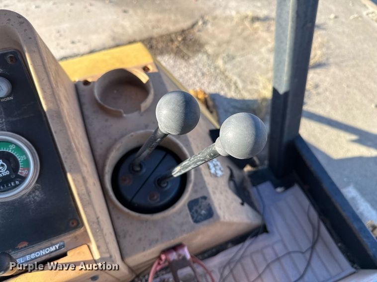 image for item EJ3192 1993 John Deere 310D backhoe