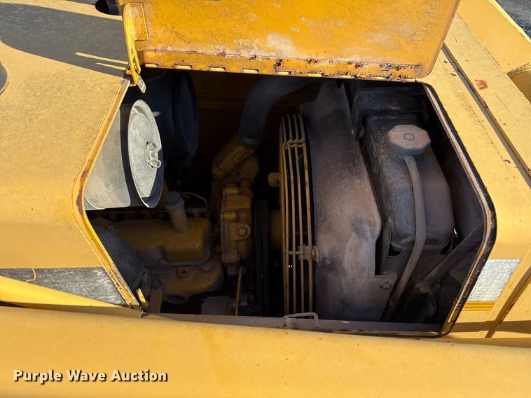 image for item EJ3192 1993 John Deere 310D backhoe