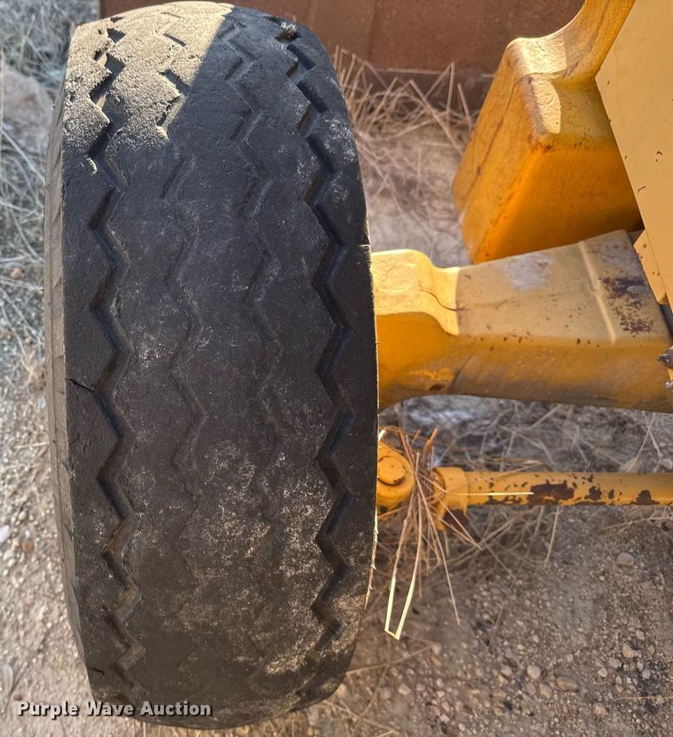 image for item EJ3192 1993 John Deere 310D backhoe