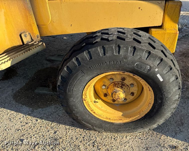 image for item EJ3192 1993 John Deere 310D backhoe