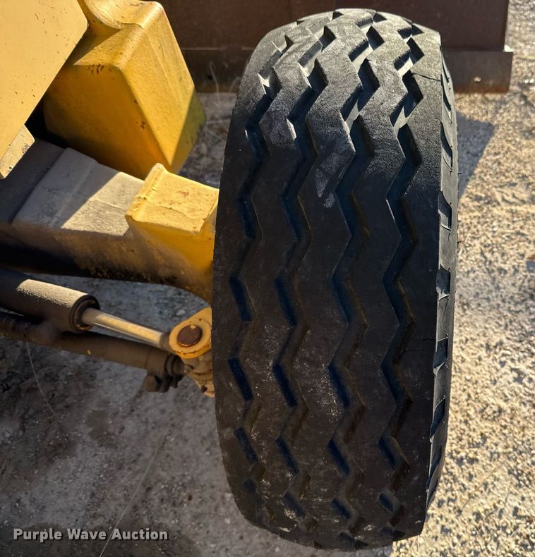 image for item EJ3192 1993 John Deere 310D backhoe