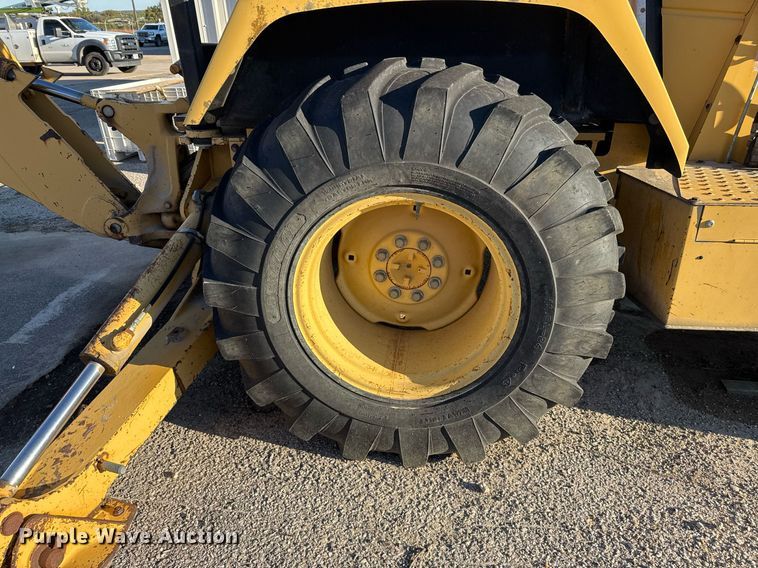 image for item EJ3192 1993 John Deere 310D backhoe