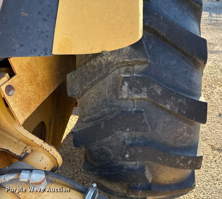 image for item EJ3192 1993 John Deere 310D backhoe