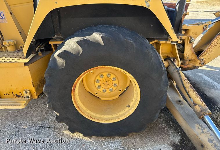 image for item EJ3192 1993 John Deere 310D backhoe